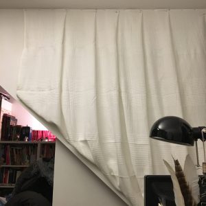 Schalldämmungs-Hack mit IKEA Tagesdecke
